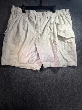 Weatherproof Garment Company Men's Stone Pleated Elastic Cargo Shorts Size 44W